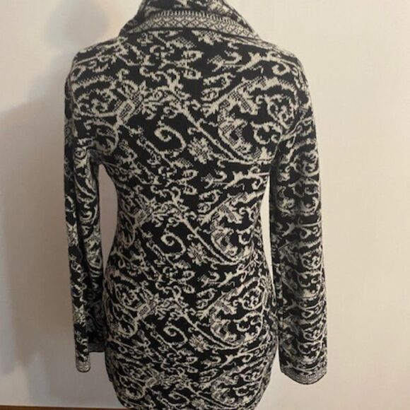 A. IDA Black, White Cardigan with collar, size Small - Picture 2 of 3